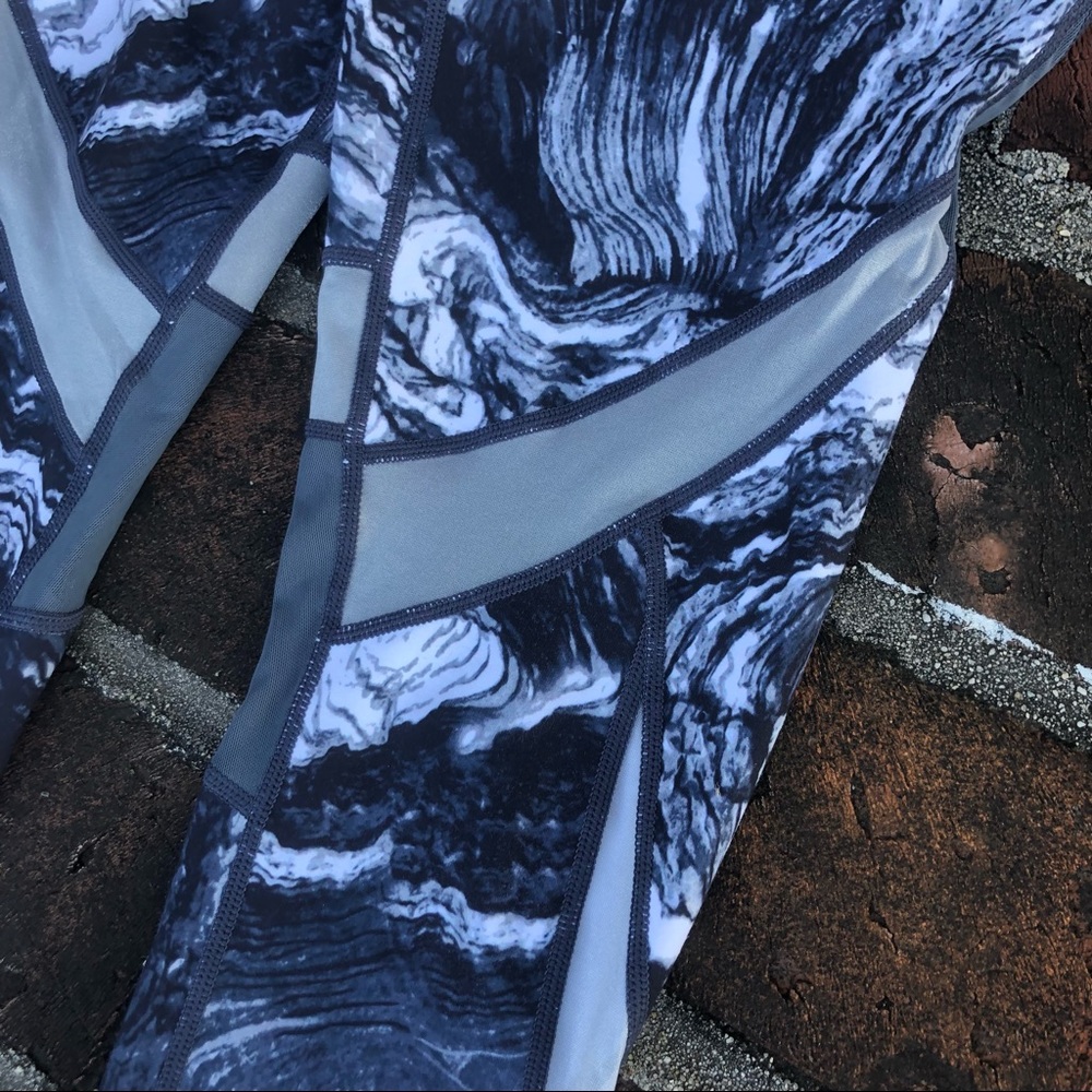 Zella leggings with nylon cut outs size XS - Picture 6 of 8